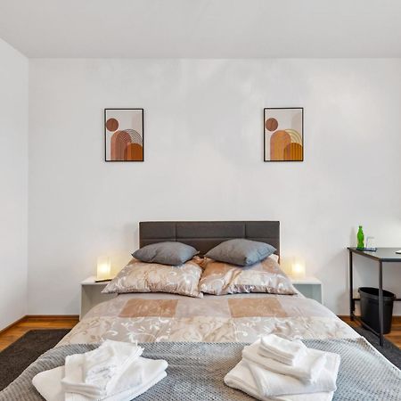 Zentrale Lage ... Ideal Fuer Geschaeftsleute, Monteure, Familien...3 Zimmer, Wlan, Smarttv Mettmann Exterior foto