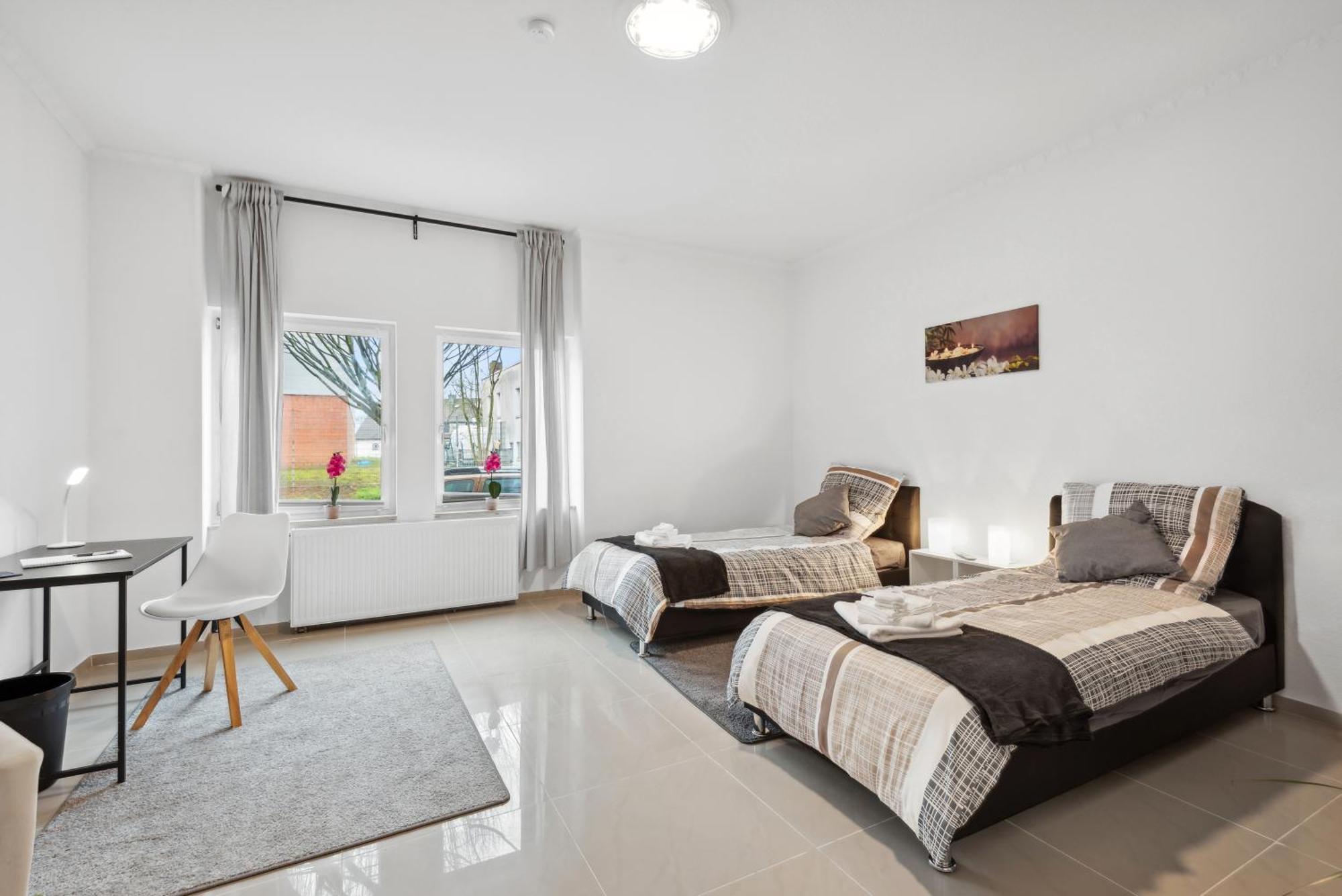Zentrale Lage ... Ideal Fuer Geschaeftsleute, Monteure, Familien...3 Zimmer, Wlan, Smarttv Mettmann Exterior foto