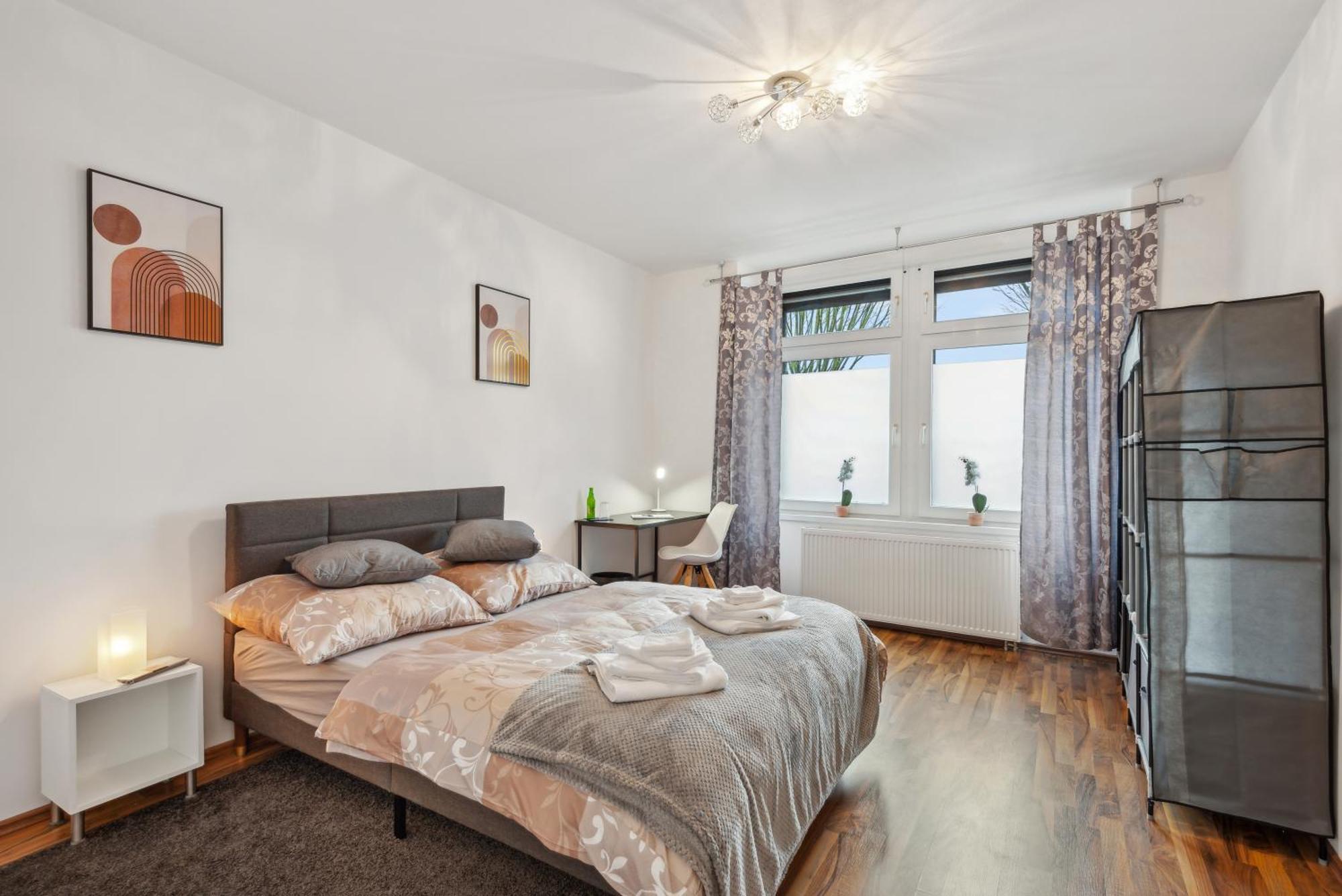Zentrale Lage ... Ideal Fuer Geschaeftsleute, Monteure, Familien...3 Zimmer, Wlan, Smarttv Mettmann Exterior foto